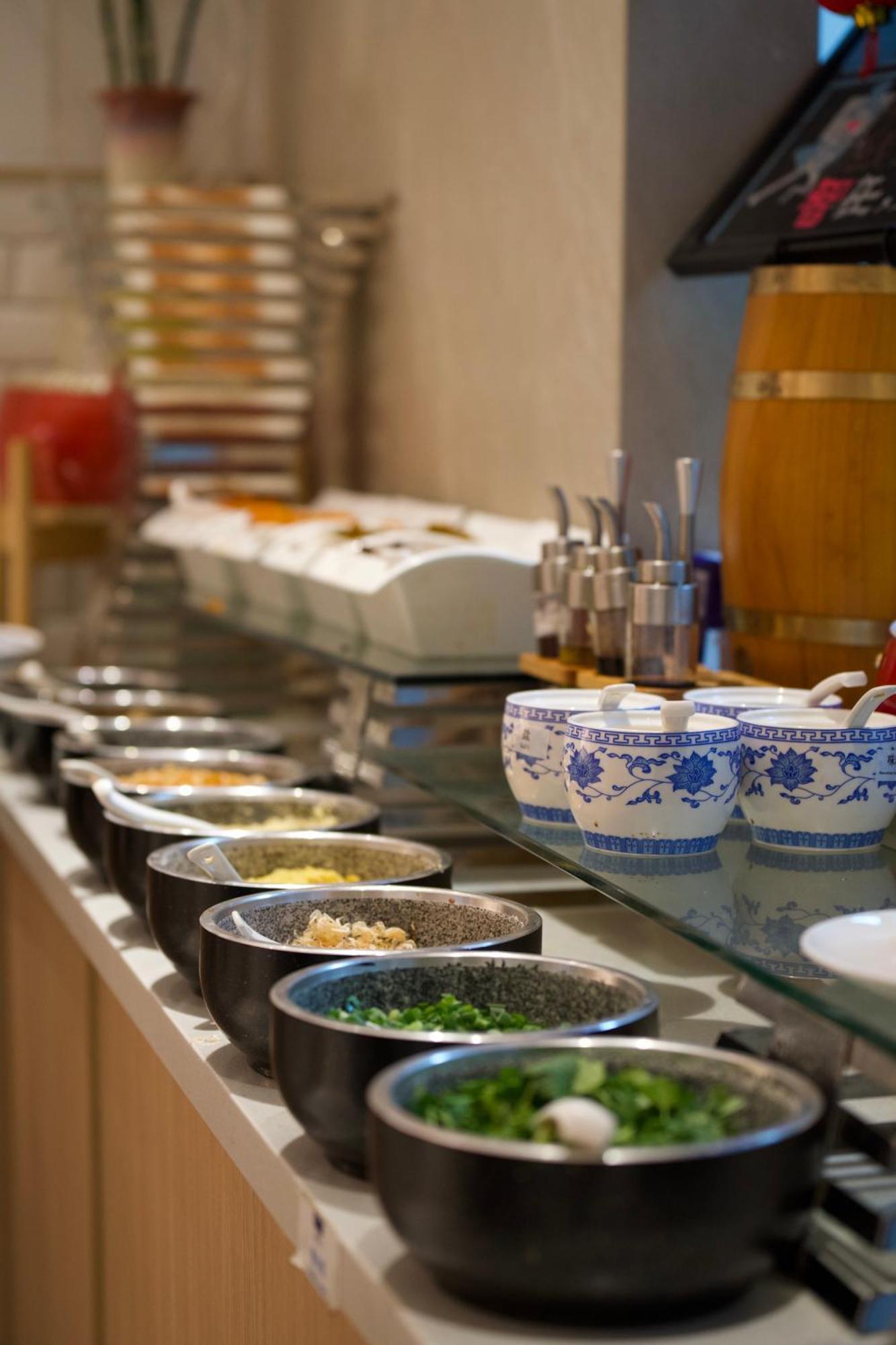 Holiday Inn Express Chengdu Tianfu Square By Ihg - Chunxi Road And Kuanzhai Alley Kültér fotó